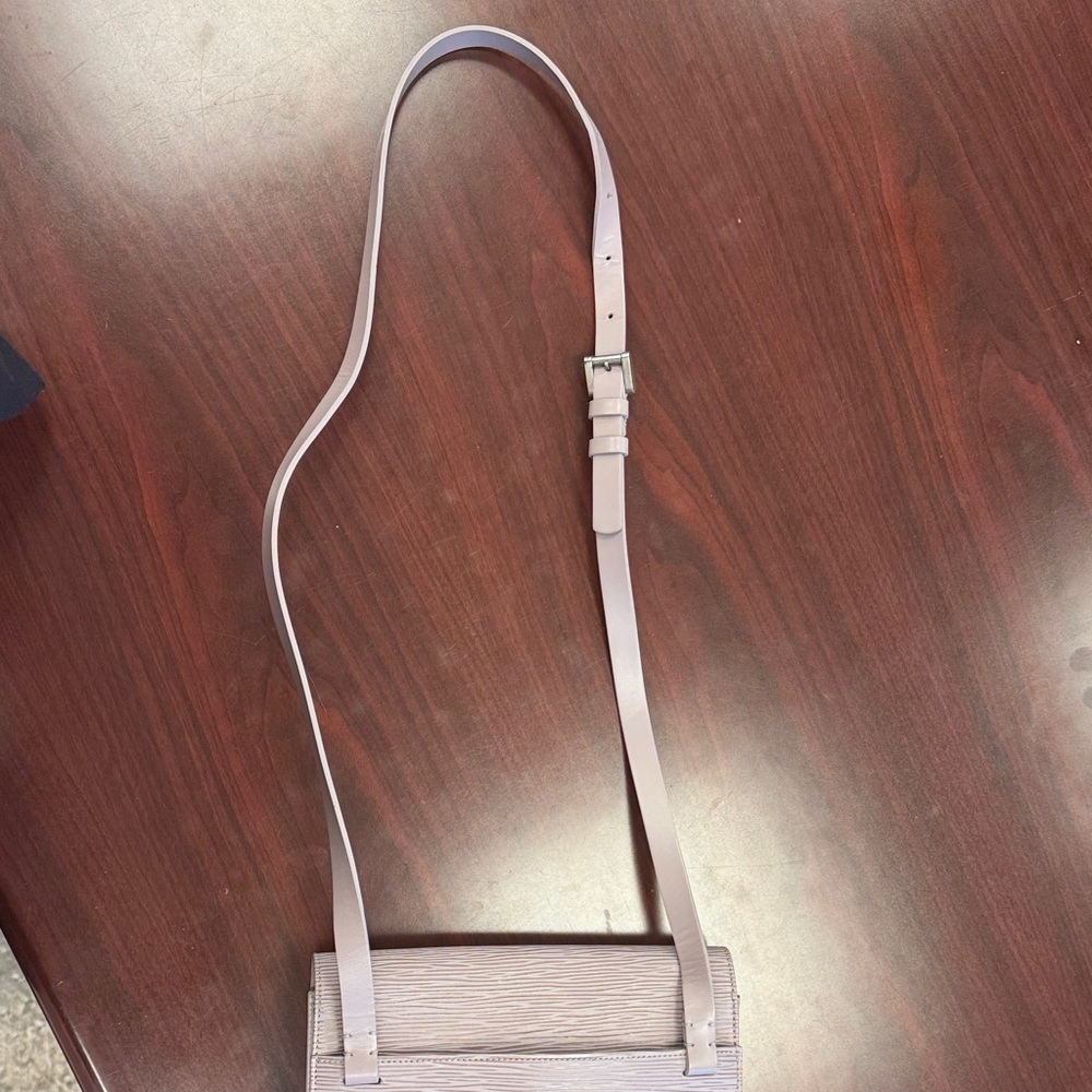 Louis Vuitton Epi Leather Ramatuelle Vintage Lilac Messenger Bag. - Picture 2 of 16